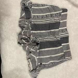 Roxy cropped shorts. Size M. Lightly worn.